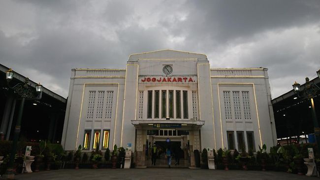 10 Rekomendasi Tempat Wisata Dekat Stasiun Tugu Yogyakarta – CNN Indonesia