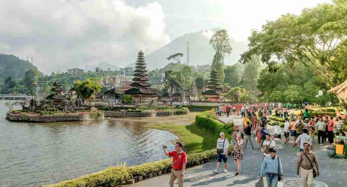 Siaran Pers: Menparekraf Optimistis Bali Mampu Jaring 7 Juta Wisman pada 2024 – Kemenparekraf